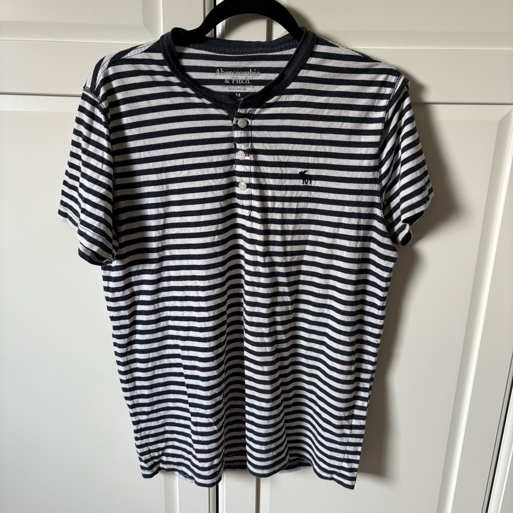 Abercrombie & Fitch Striped Black and White Henley men Shirt Size M